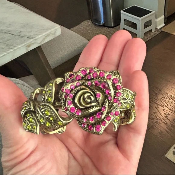 HEIDI DAUS Signed Vintage 1990's Green And Red Rose Shaped Hinged Cuff Bracelet - Picture 6 of 6